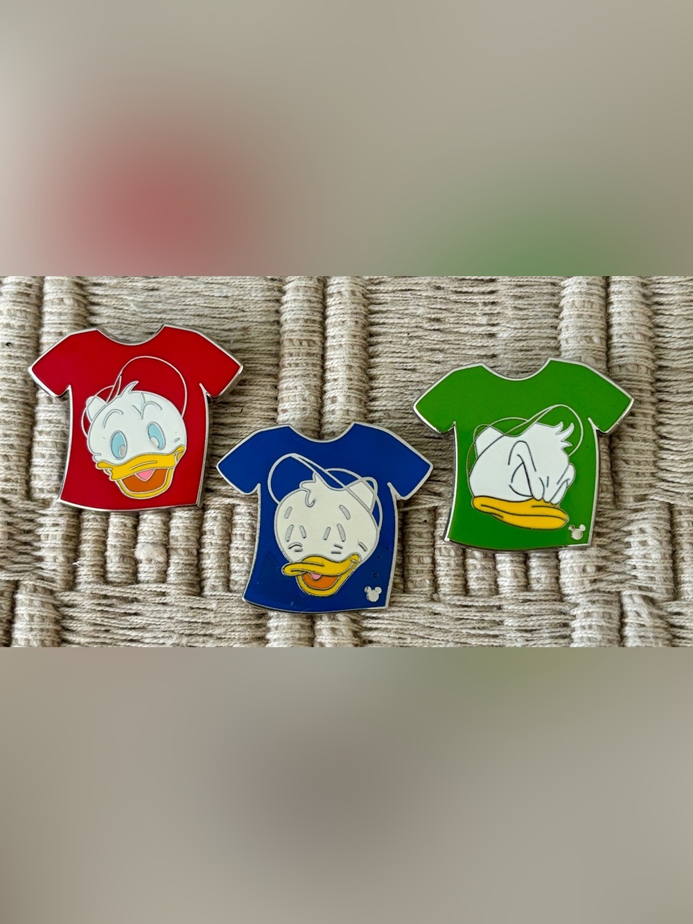 DISNEY 2005 Huey, Dewey and Louie Cast Lanyard T-Shirt Set Pins